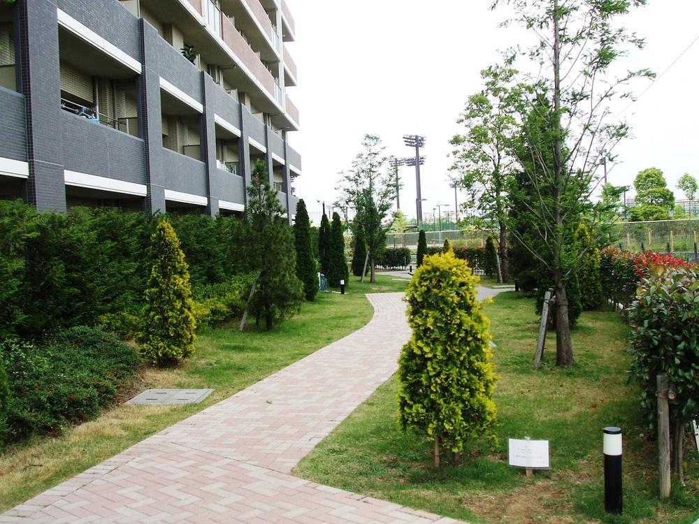 Local appearance photo. On-site "Sunny and aroma of the garden.". It is freed green space.