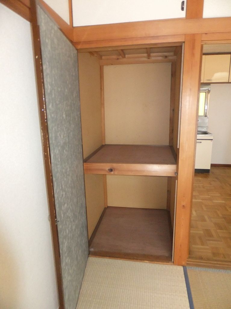 Receipt. Western-style housing