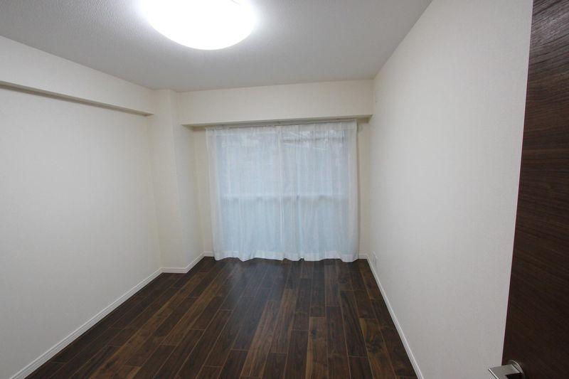 Non-living room. Western-style 6 Pledge introspection