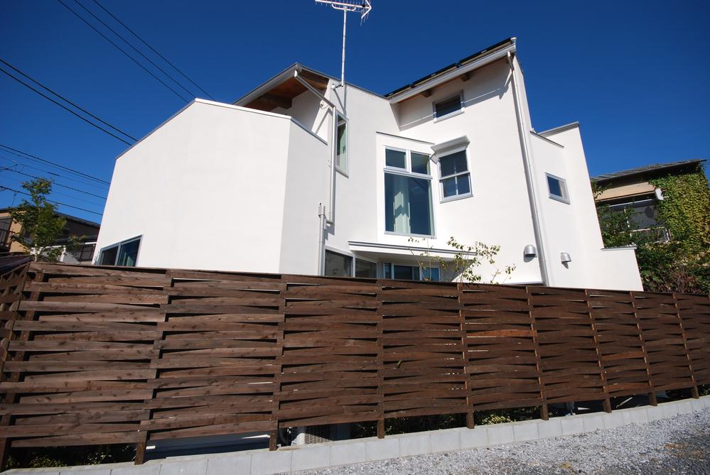 Local appearance photo. Solar power panel ・ It was installed in the solar water heater both, Simple modern appearance.