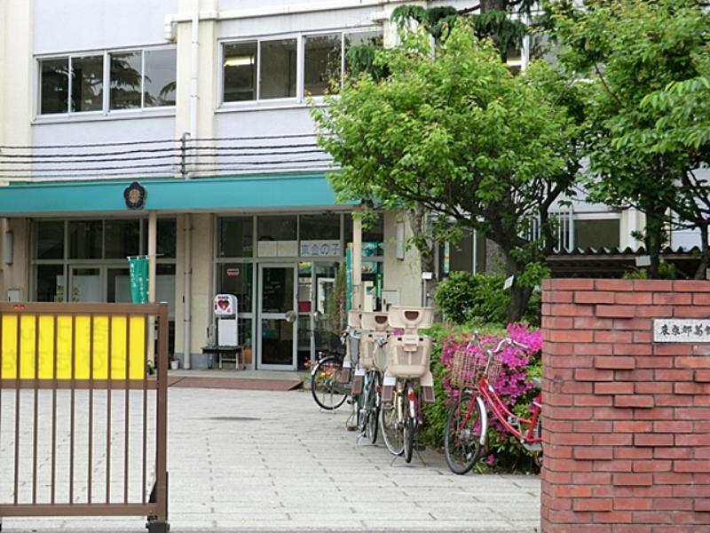 Primary school. 60m to Togane the town elementary school