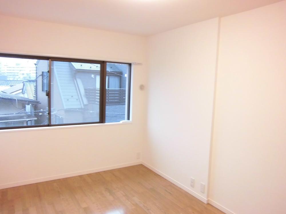 Non-living room. Western 7.2 Pledge