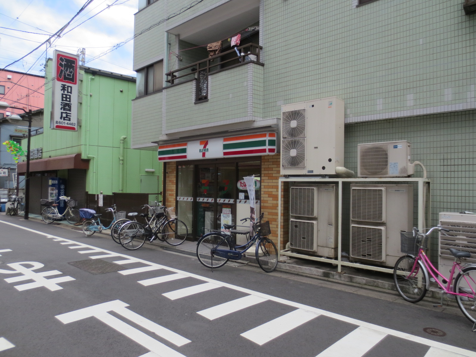 Convenience store. Seven-Eleven Katsushika Aoto 3-chome up (convenience store) 112m