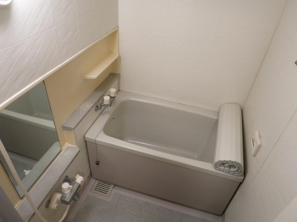 Bathroom. (2013 November shooting)