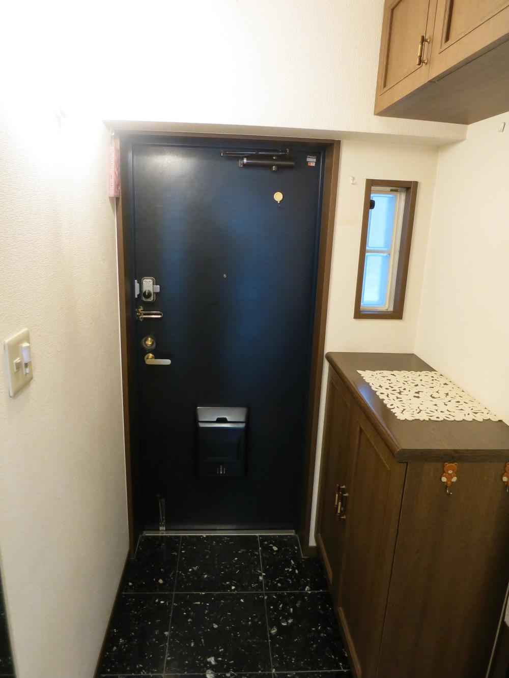 Entrance. (November 2013) Shooting