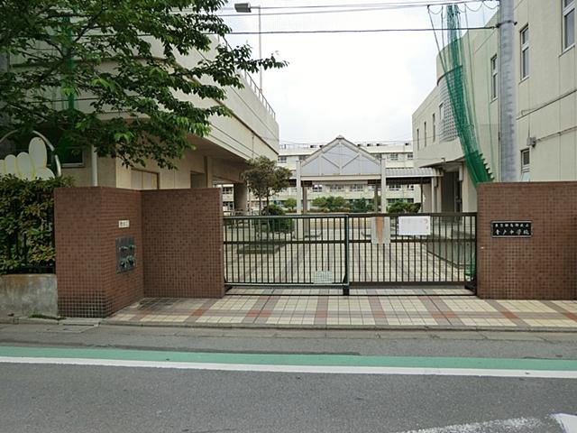 Junior high school. Aoto 880m until junior high school
