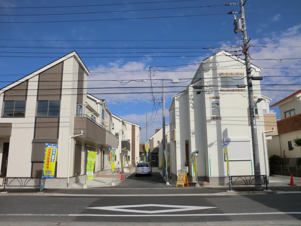 Local appearance photo. Park and, Warm community greets the family home site (October 2013) Shooting