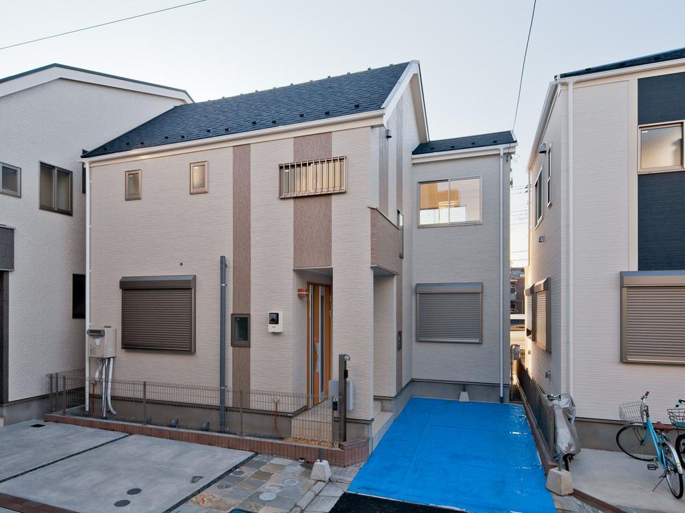 Local appearance photo. Local (10 May 2013) Shooting