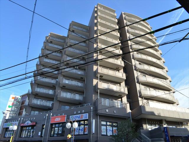 Local appearance photo. Conveniently located to shopping