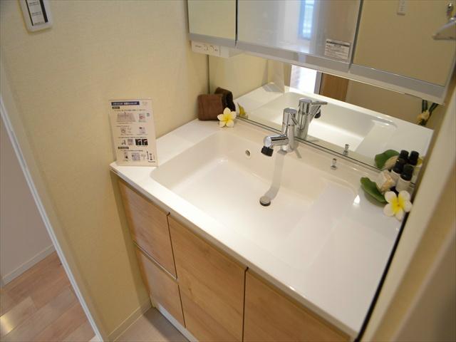 Wash basin, toilet. Basin of the new exchange