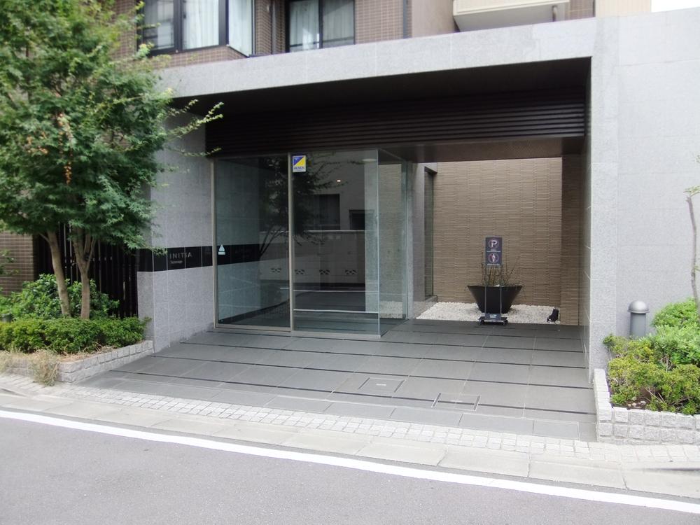 Entrance. Local (September 2013) Shooting