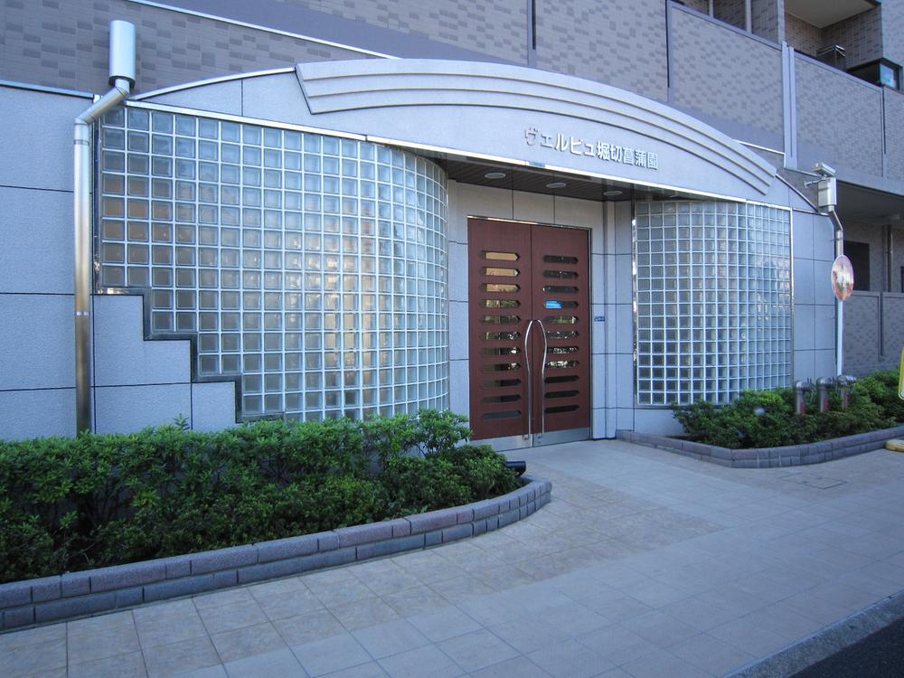 Entrance. Common areas