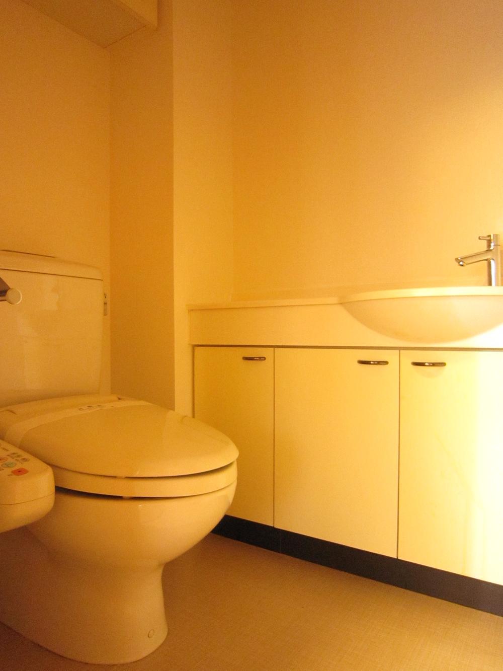 Toilet. Indoor (10 May 2013) Shooting