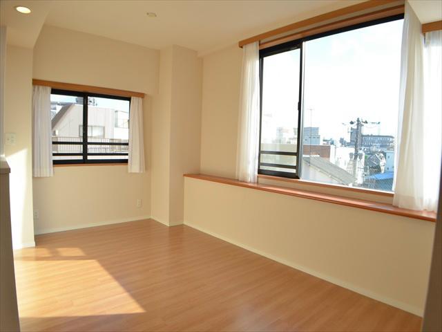 Living. Bright living can take a two-sided lighting