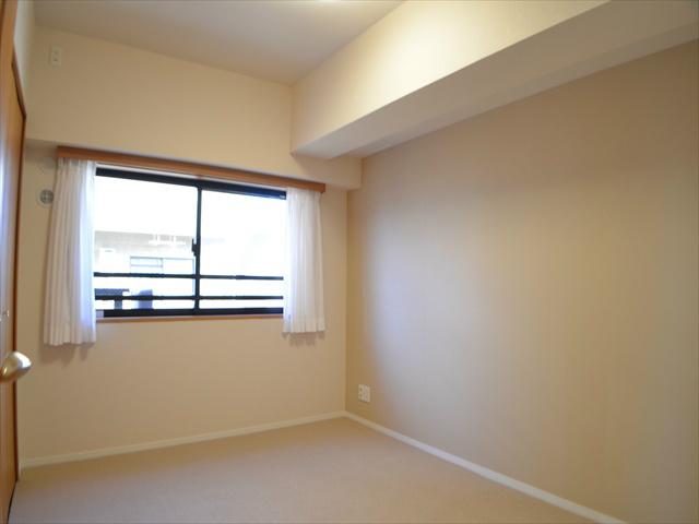 Non-living room. Ventilation have windows in all rooms also firmly