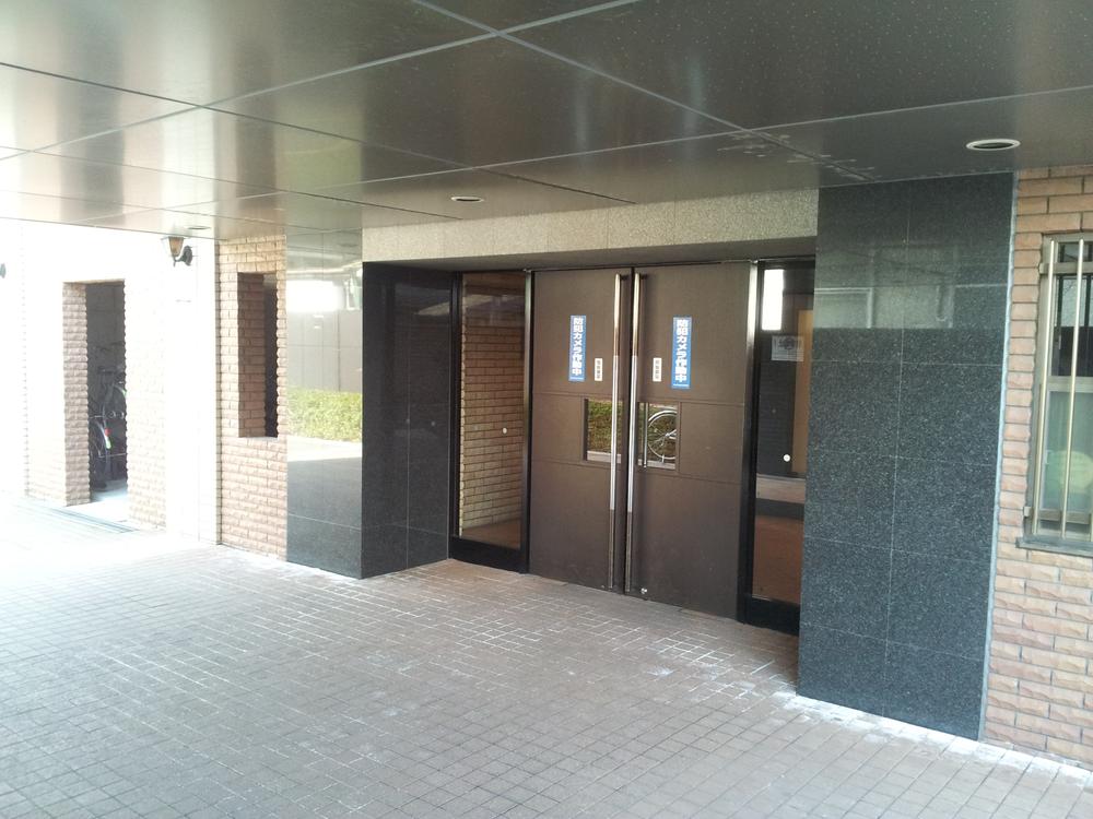 Entrance. Common areas