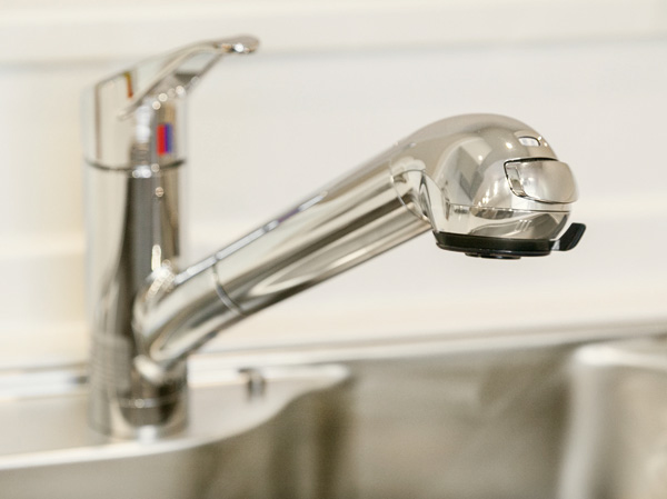 Kitchen.  [Water purifier integrated shower faucet] Water purifier built-in shower faucet that delicious and safe water can be used at any time. Since pulled out of the head is also useful for cleaning the sink.
