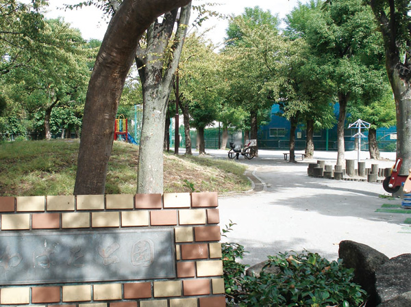 Surrounding environment. Kawabata park (6-minute walk / About 470m ※ West Terrace) (6-minute walk / About 460m ※ East Terrace)