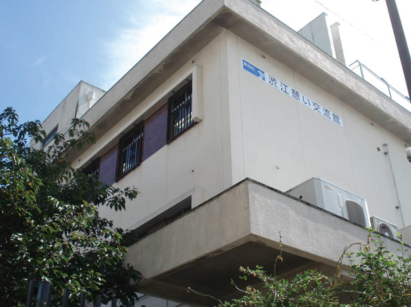 Surrounding environment. Shibue children's house (6-minute walk / About 440m ※ West Terrace) (6-minute walk / About 460m ※ East Terrace)