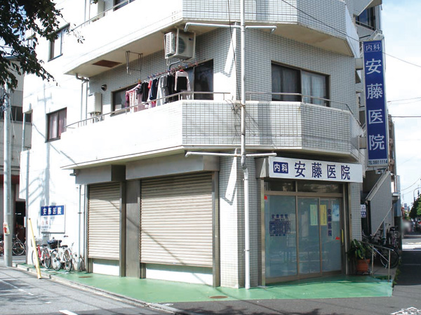 Surrounding environment. Ando clinic (1-minute walk / About 80m ※ West Terrace) (2-minute walk / About 100m ※ East Terrace)