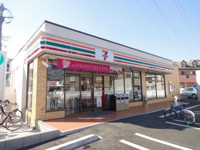 Convenience store. 230m to Seven-Eleven (convenience store)