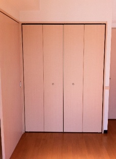 Receipt. Closet equipped in each room!