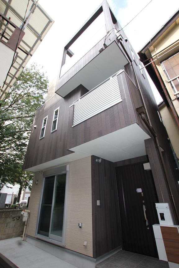 Local appearance photo. Fashionable appearance in two colors