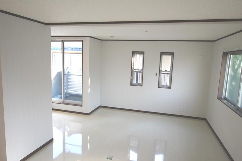 Living. Bright living room with lots of windows