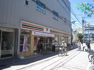 Convenience store. Seven-Eleven (convenience store) to 400m