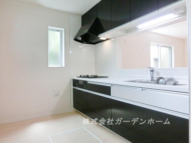 Model house photo.  ■ Popular face-to-face system kitchen to wife ■