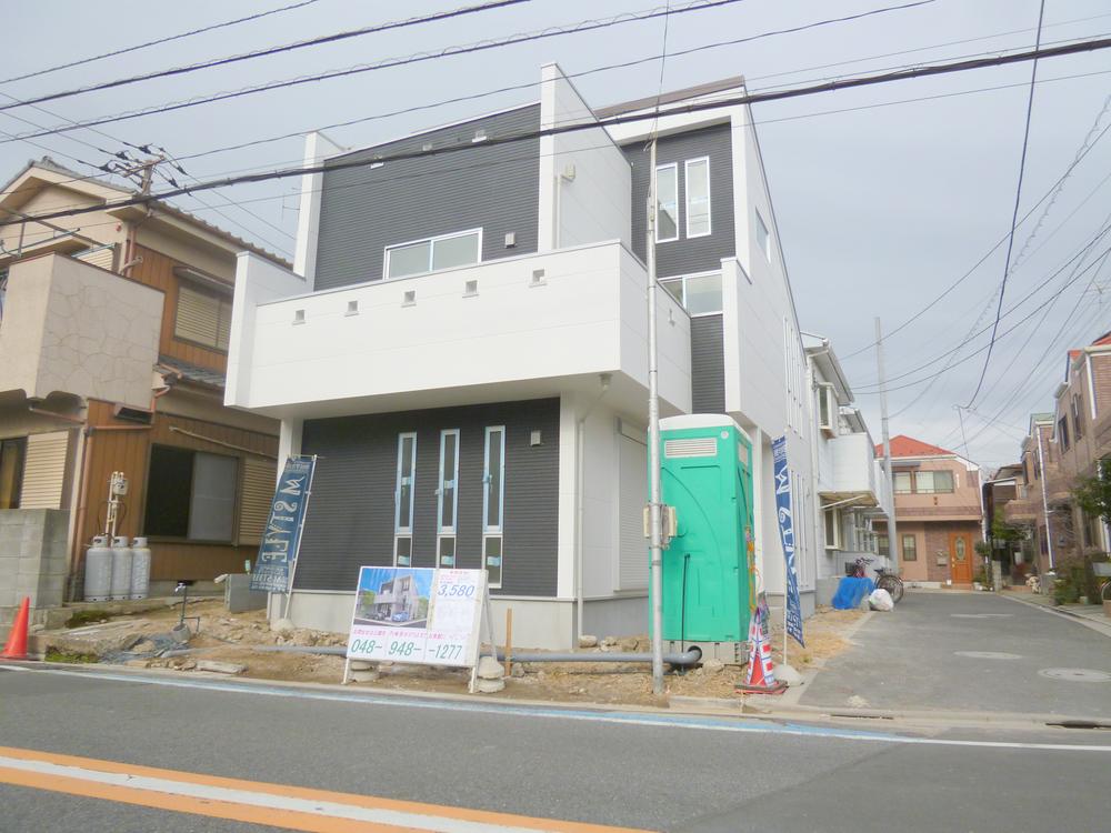 Local photos, including front road. Local (12 May 2013) Shooting