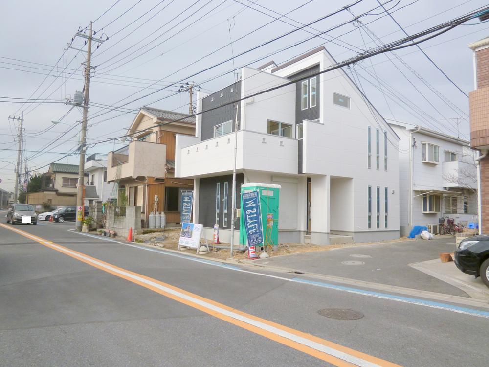 Local photos, including front road. Local (12 May 2013) Shooting