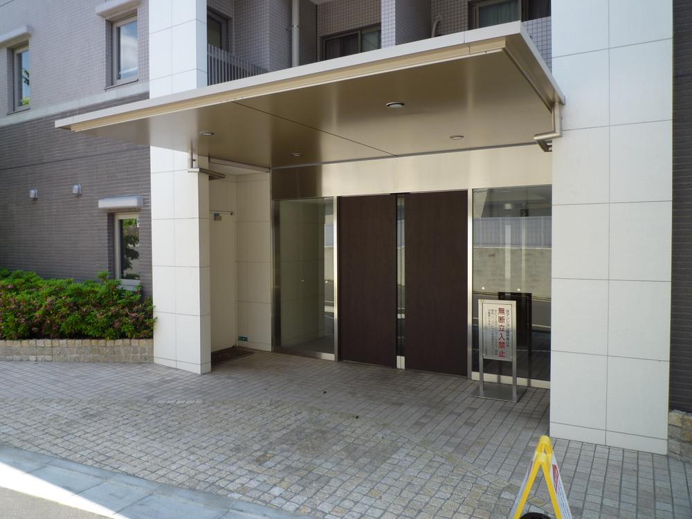 Entrance. Common areas