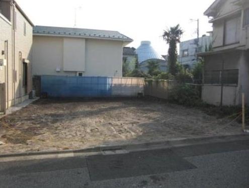 Local appearance photo. Hill shaping land