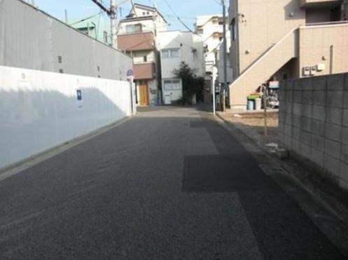 Local photos, including front road. More than 5 meters of margin