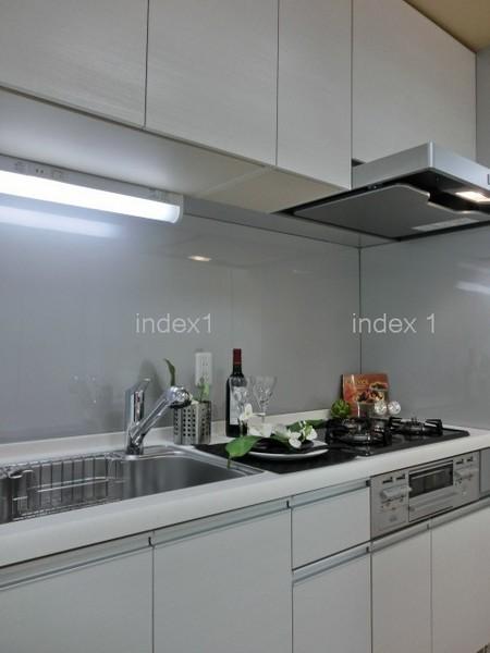 Kitchen. water filter ・ Hakadori you dishes in the 3-burner stove ☆