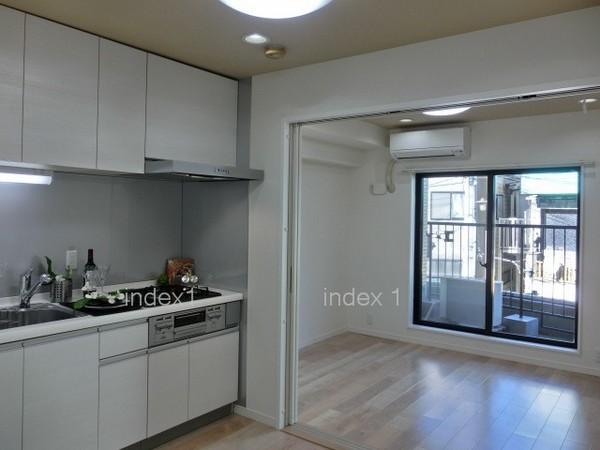 Living. Sliding door open can also be used to open