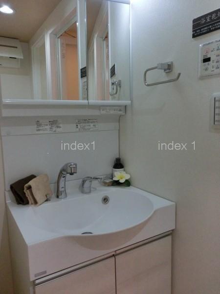 Wash basin, toilet. Convenient use shower faucet ☆