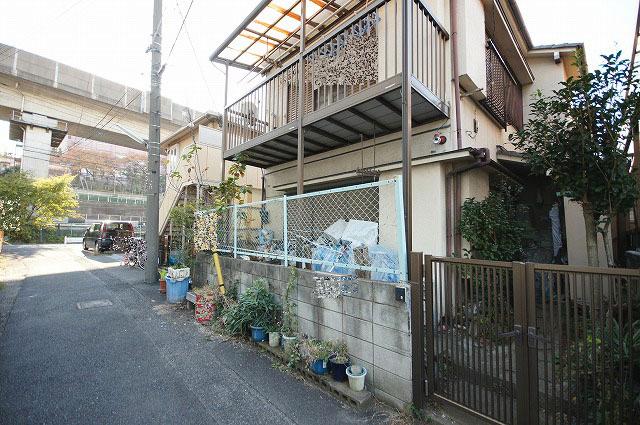 Local photos, including front road. Local (11 May 2013) Shooting