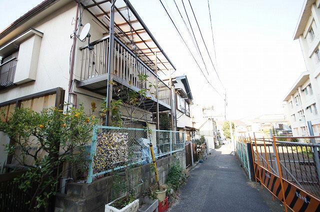 Local photos, including front road. Local (11 May 2013) Shooting