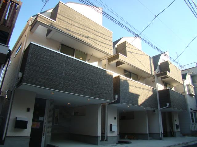 Local appearance photo. Local (12 May 2013) Shooting