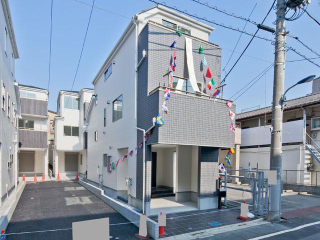 Local appearance photo. Building 3