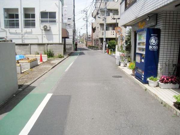 Local photos, including front road. Local (11 May 2013) Shooting