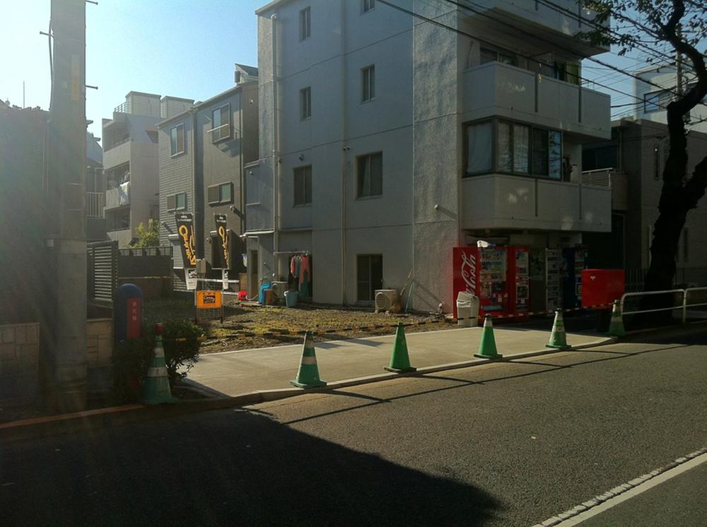 Local photos, including front road. Local (November 16, 2013) Shooting