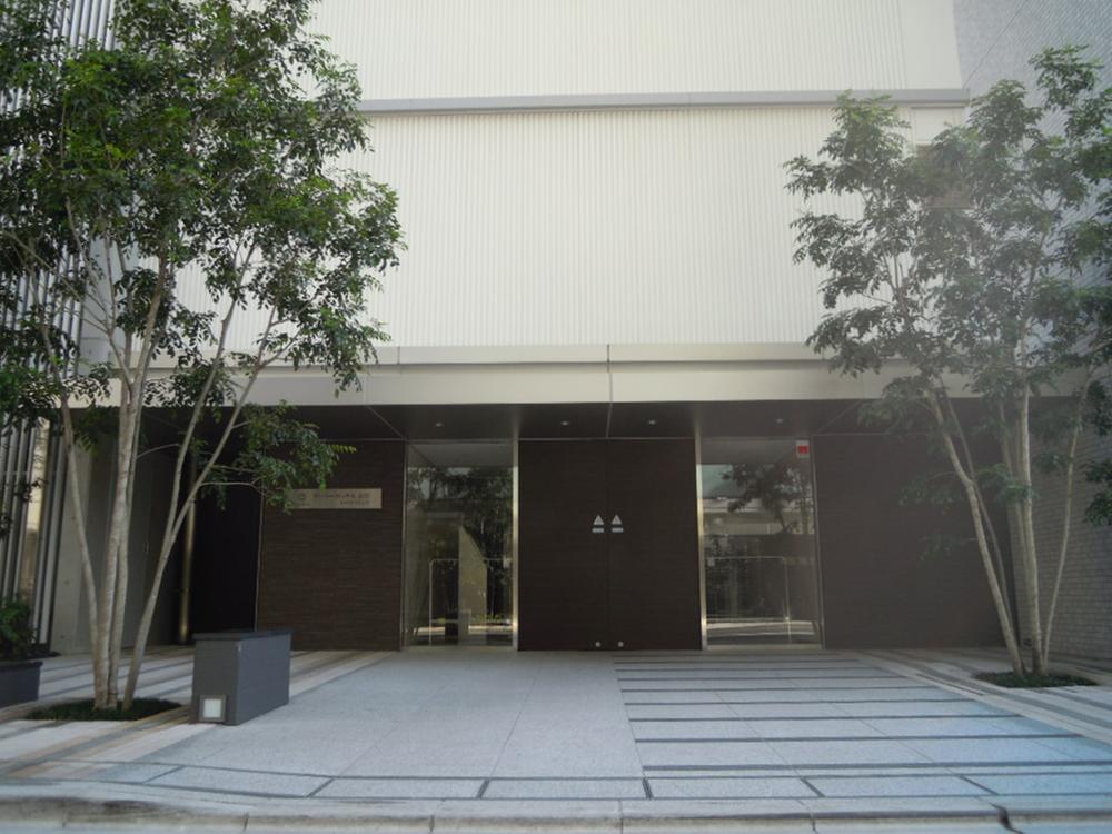 Entrance. Common areas