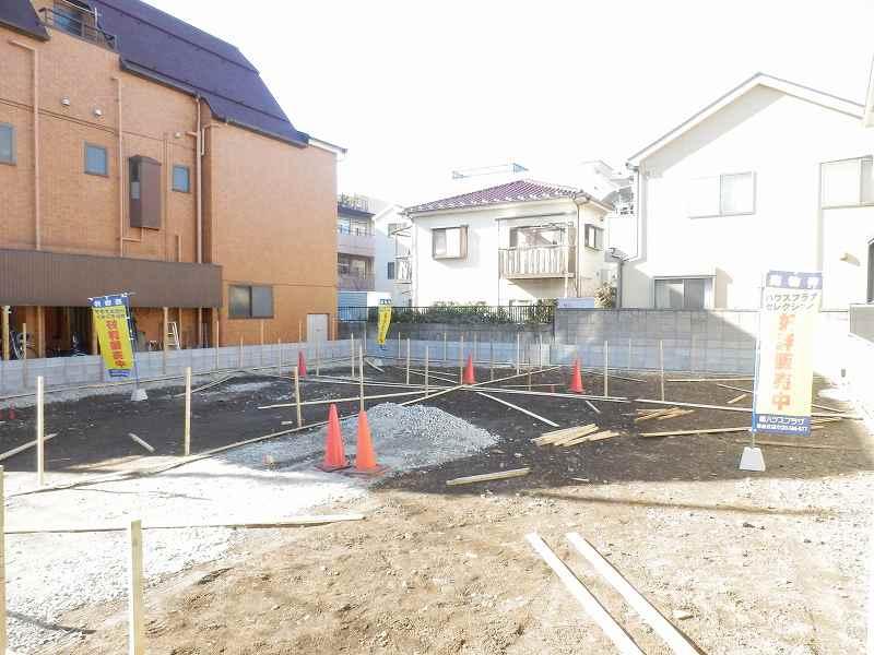 Local appearance photo. Local (12 May 2013) Shooting