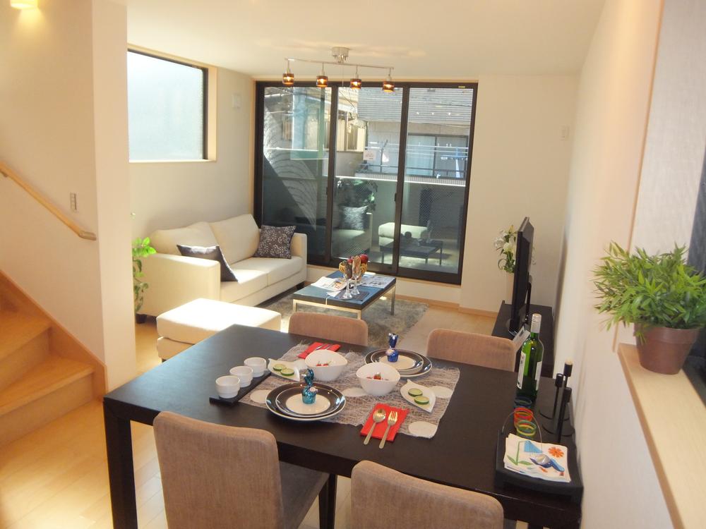 Same specifications photos (living). Example of construction