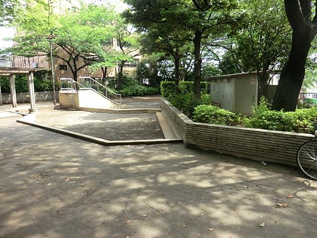 park. 700m to Komagome park