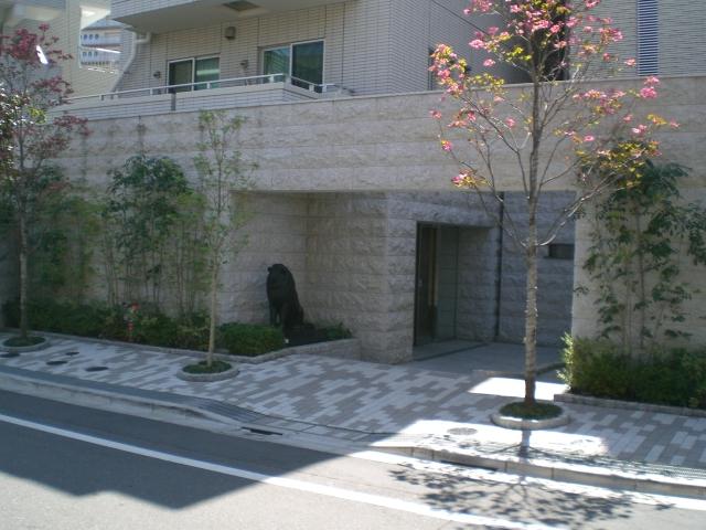 Entrance. Common areas