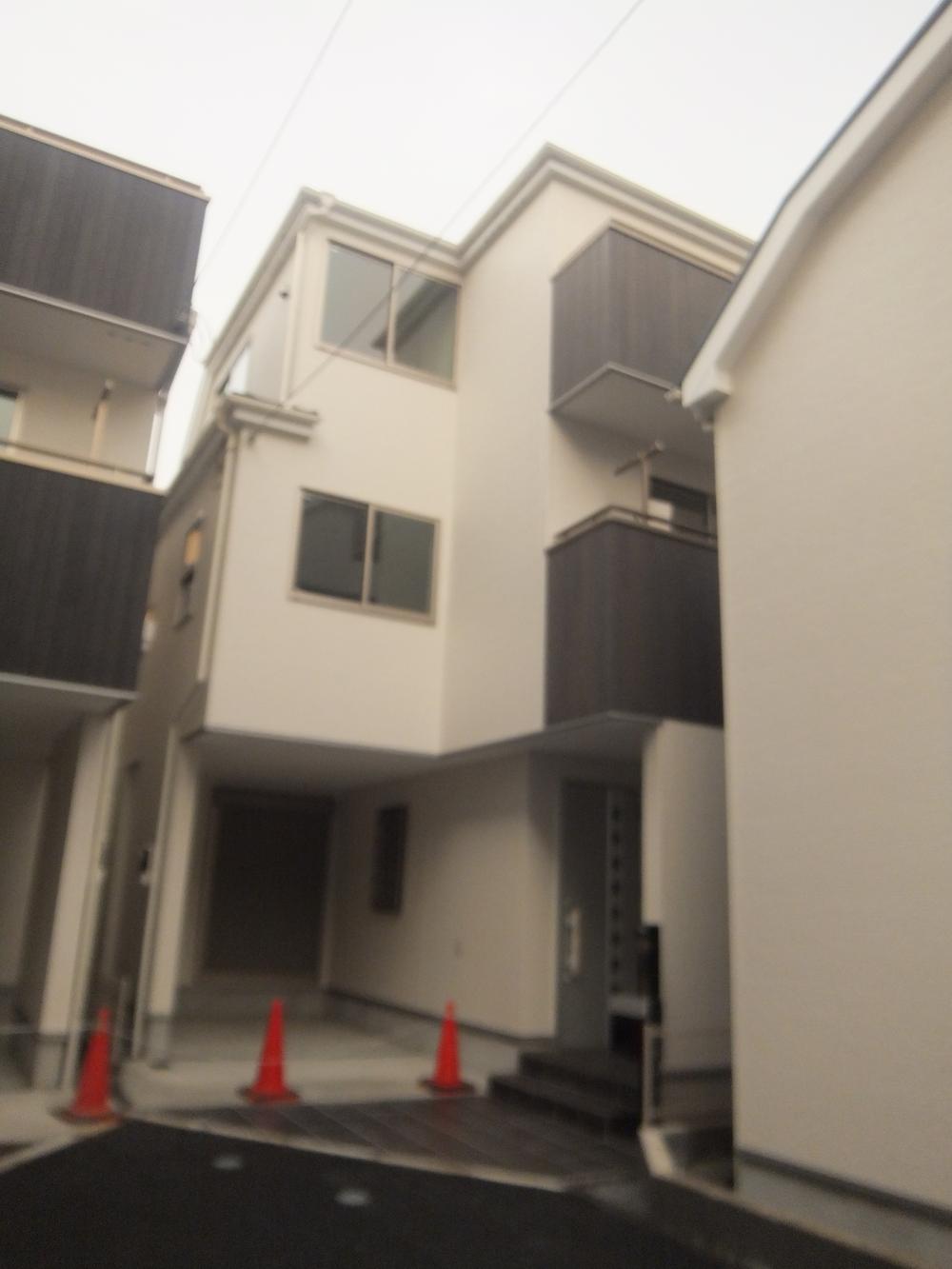 Local appearance photo. Local (12 May 2013) Shooting